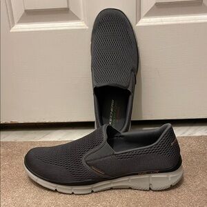 Skechers Men's Black and Gray Slip-On Loafers